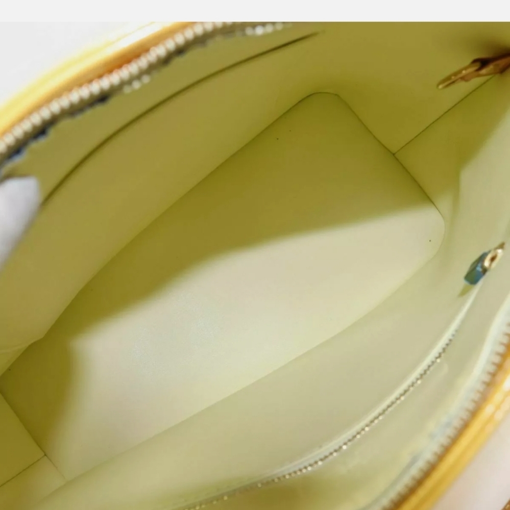 Louis Vuitton - Picture 4 of 4